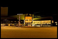 festspielhaus bregenz bei nacht