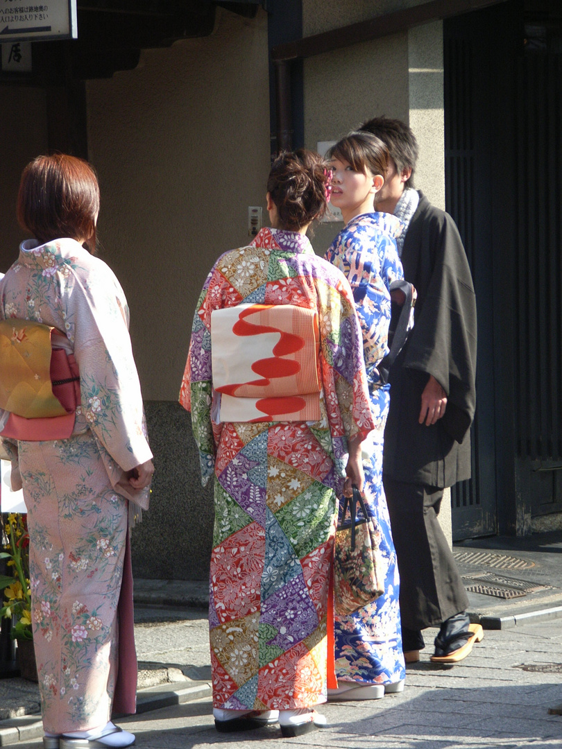 Festtagskleidung auf Tokyos Strassen