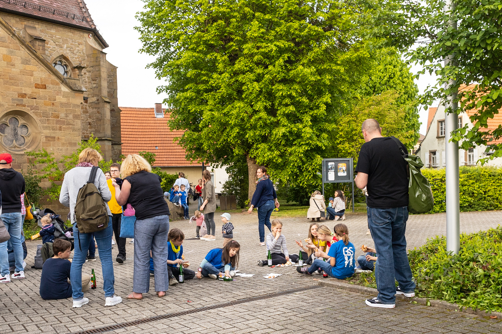 Festtreiben der Aufstellung des Maibaums