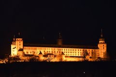 Festung bei Nacht