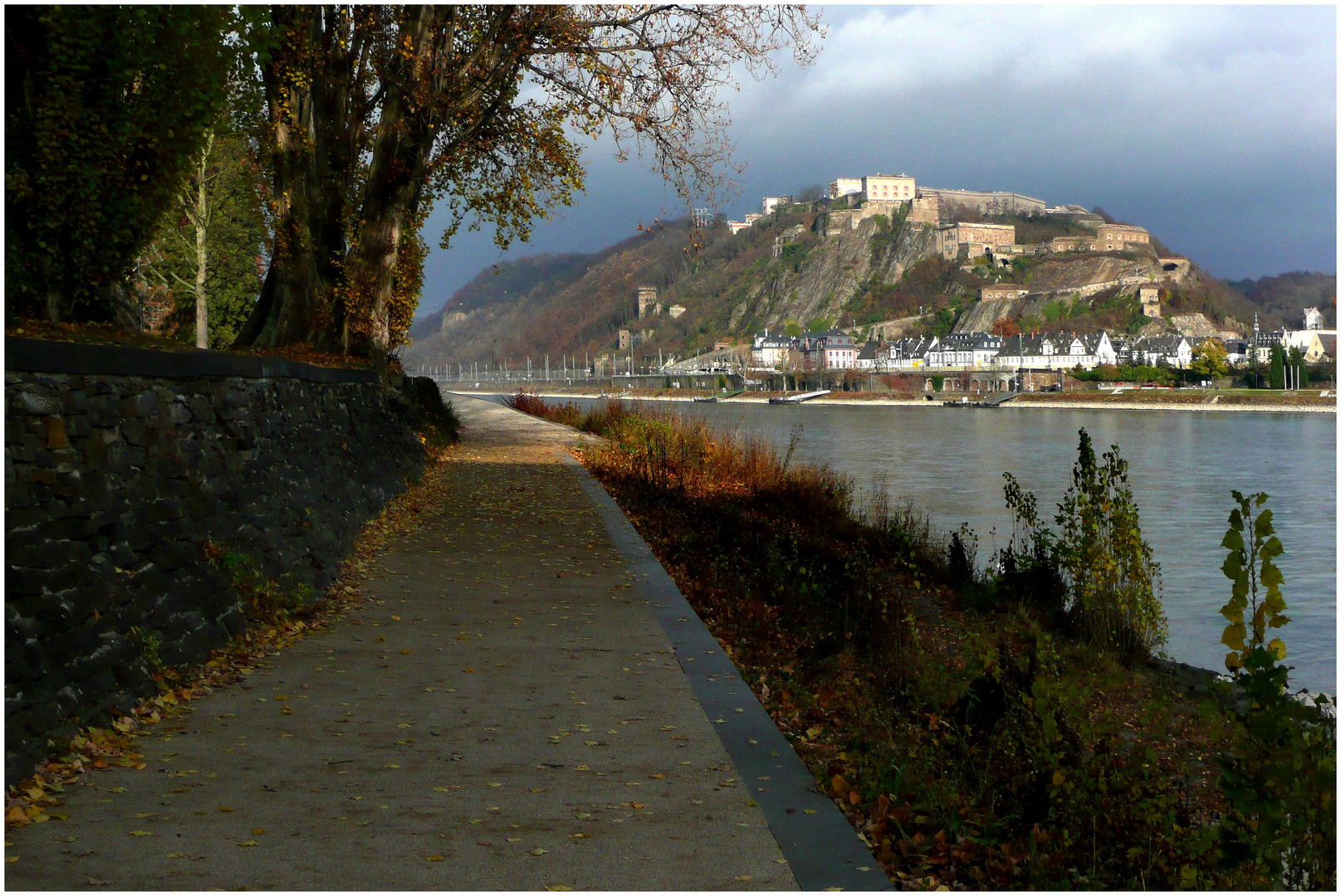 Festung Ehrenbreitstein / Koblenz im Herbstlicht (2)