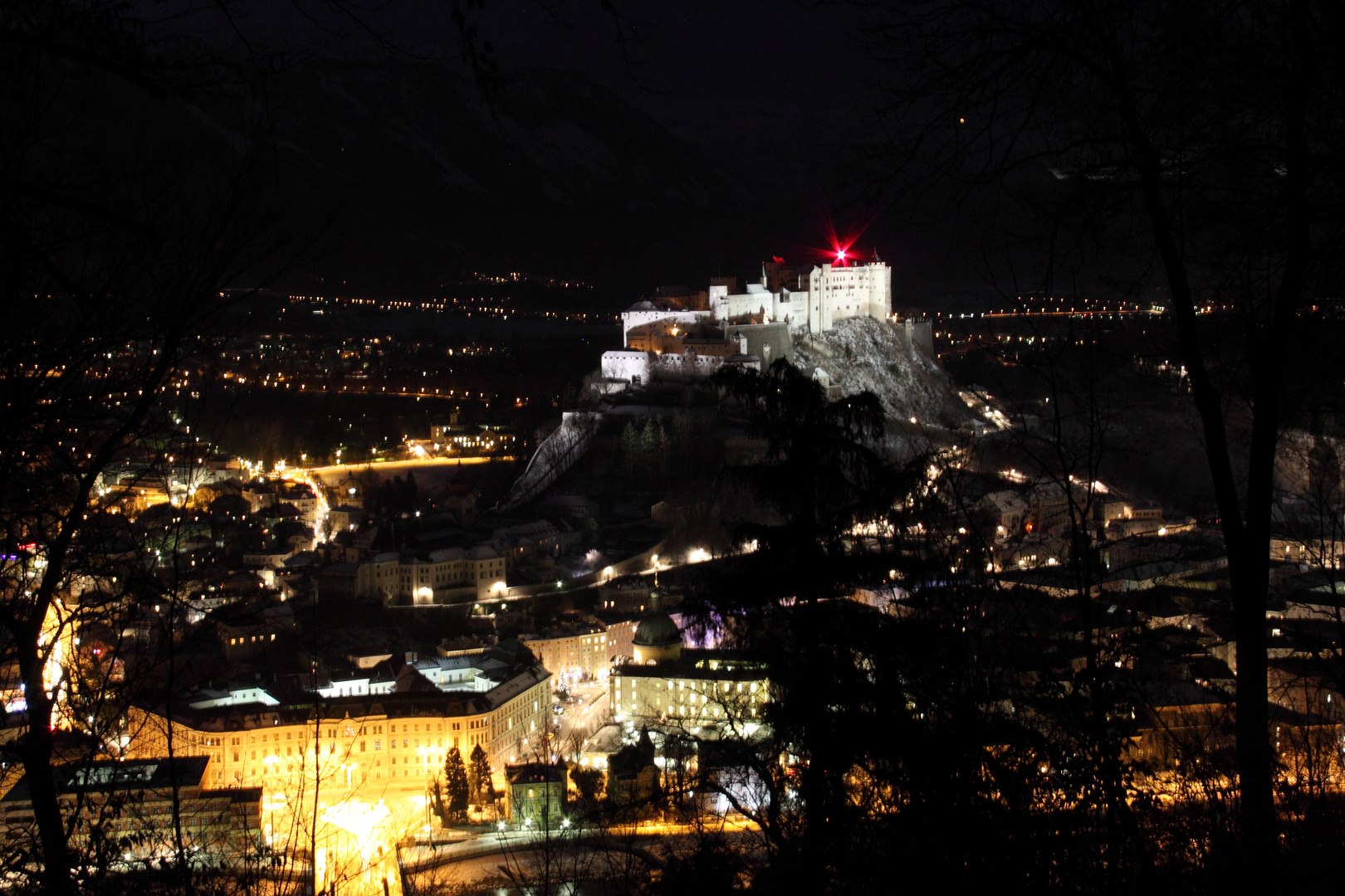 Festung Hohen Salzburg bei Nacht