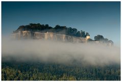 Festung im Nebel