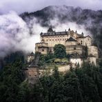 Festung in den Wolken