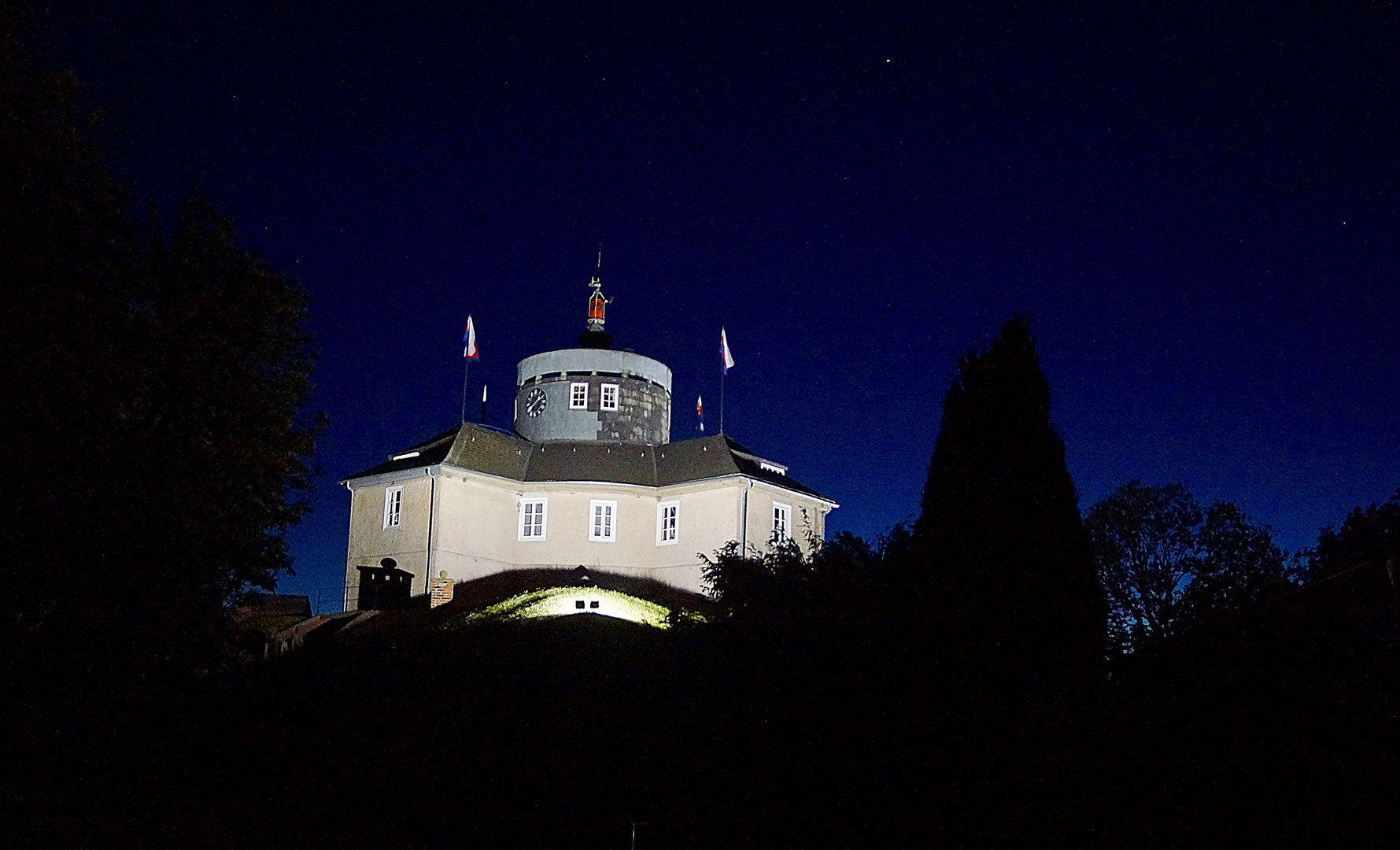 Festung in the Dark