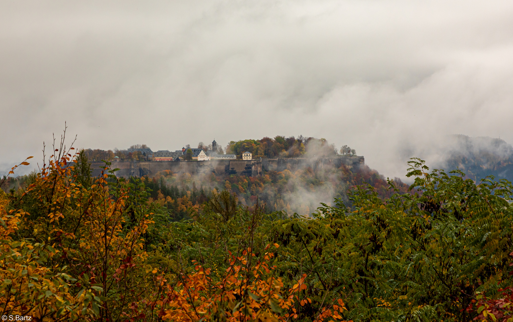 Festung Königstein  - Im Herbstnebel 