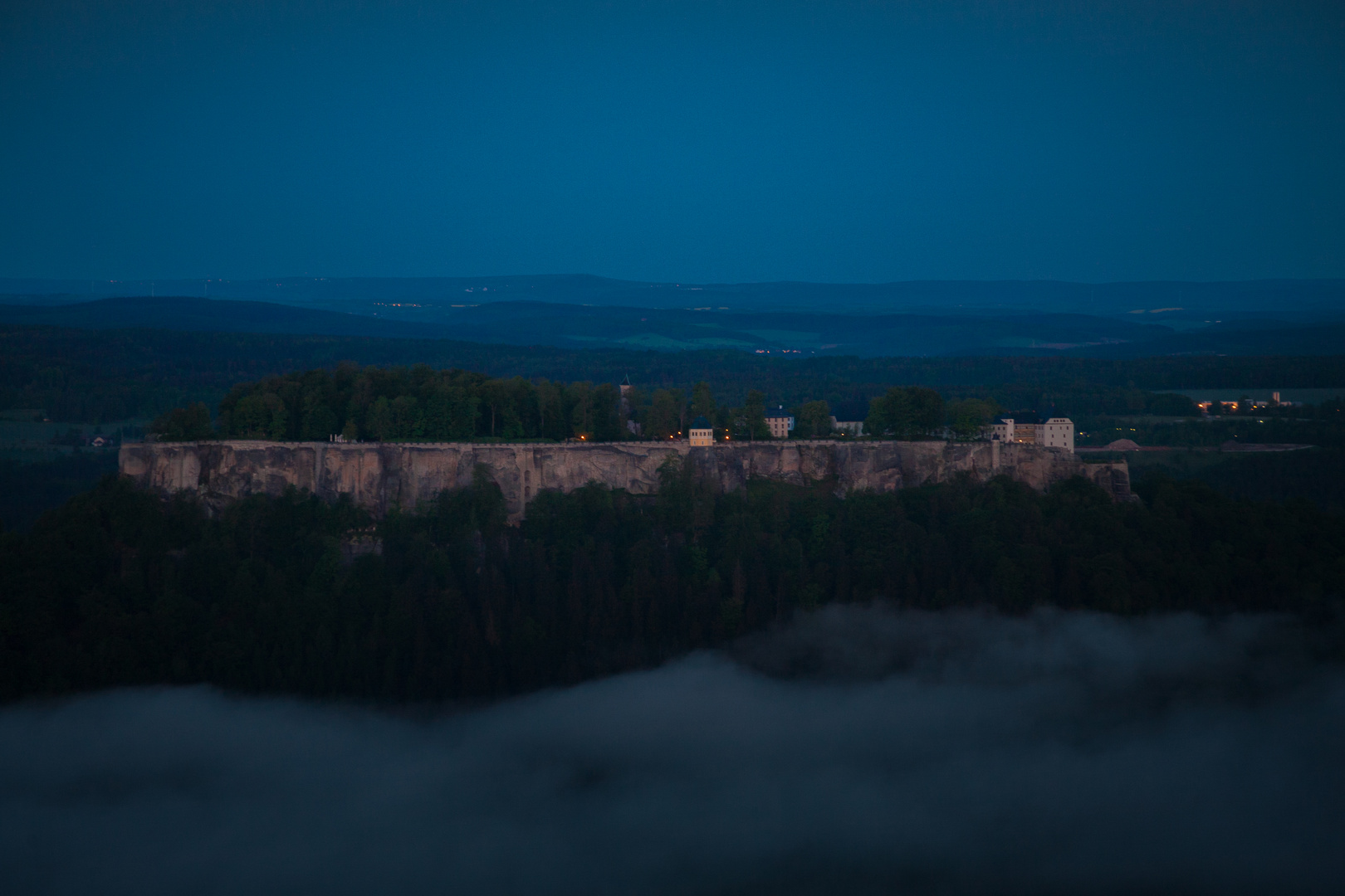 Festung Königstein kurz vor Sonnenaufgang