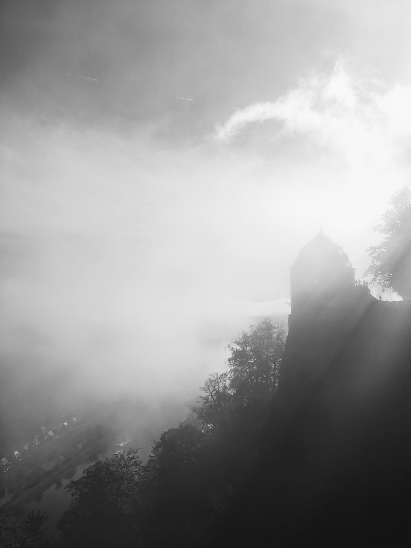 Festung-Koenigstein-Nebel