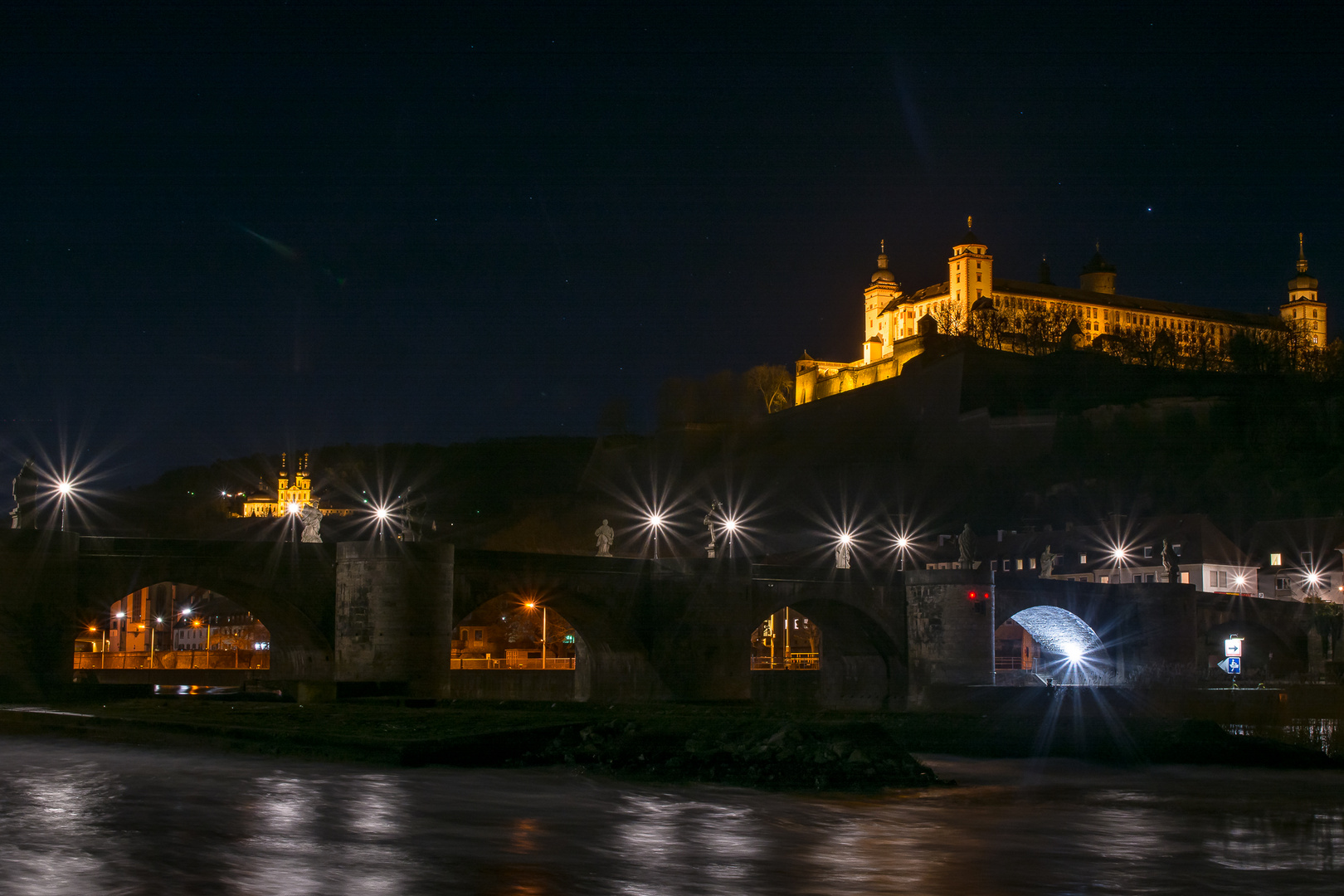 Festung Marienberg bei Nacht