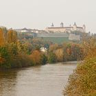 Festung Marienberg in Würzburg im leichten Herbstdunst