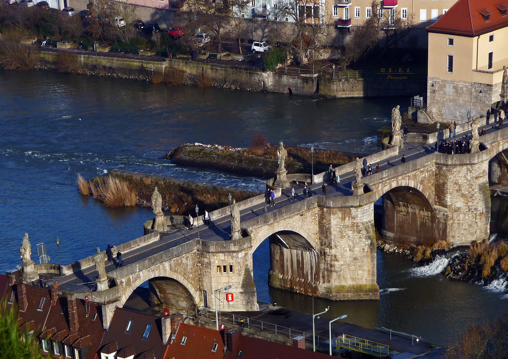 " Festung Marienberg und Stadtblicke aus der Burgperspektive Würzburg *  Serien - Ende "