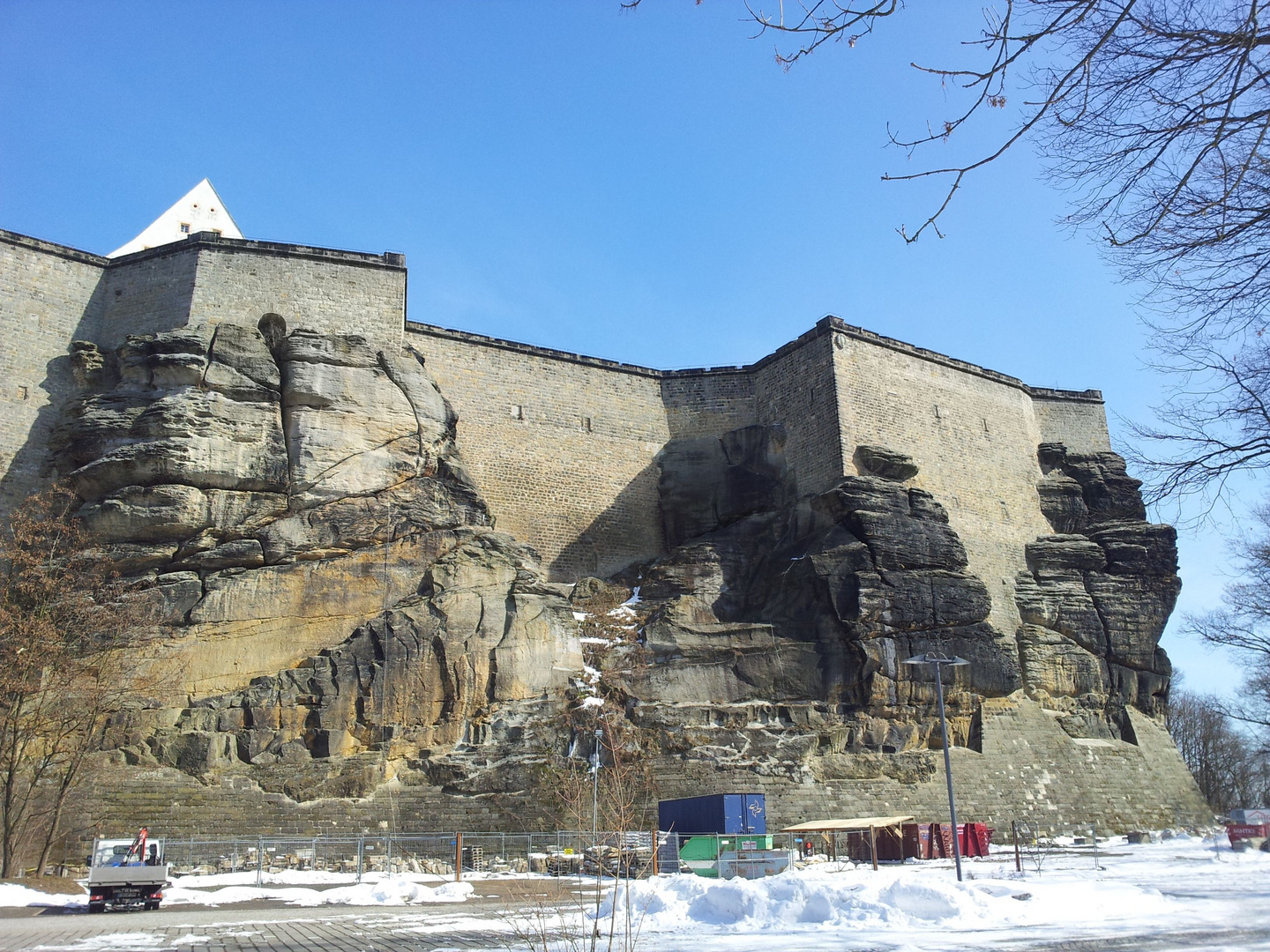 Festung mit "Frittenbude"