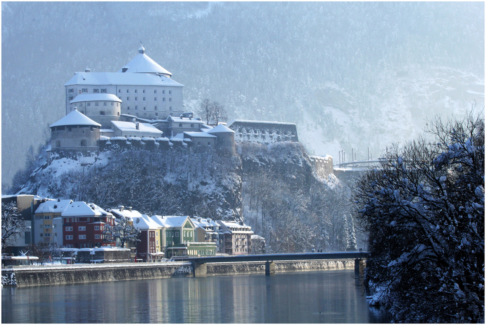 Festung vom Inn aus gesehen