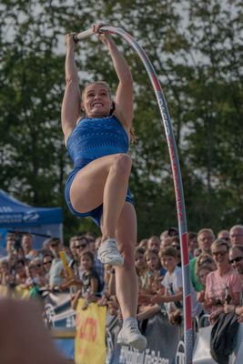 Festungsspringen ( 1 ) , Alysha Newman