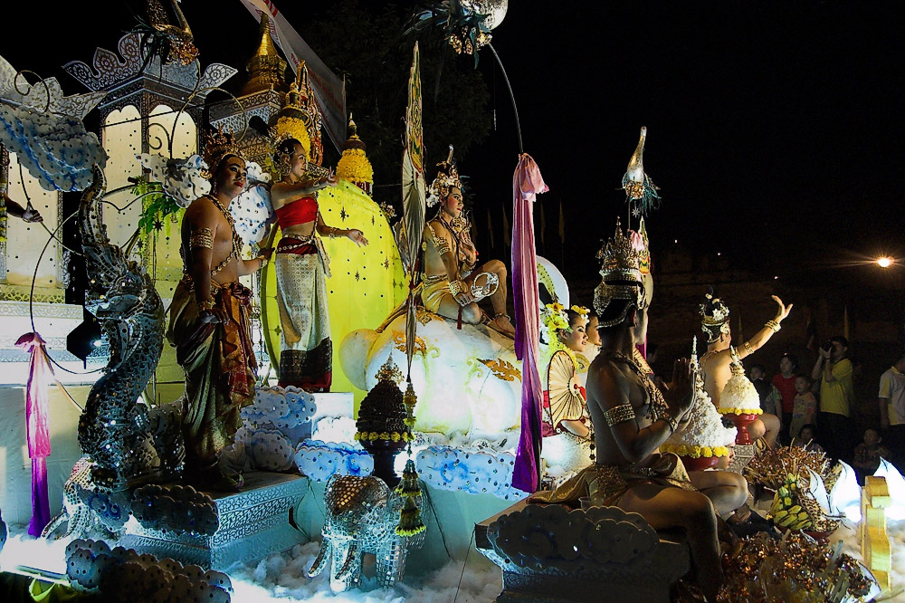 Festwagen bei der Parade des Loi Kratong Festes (Chiang Mai)