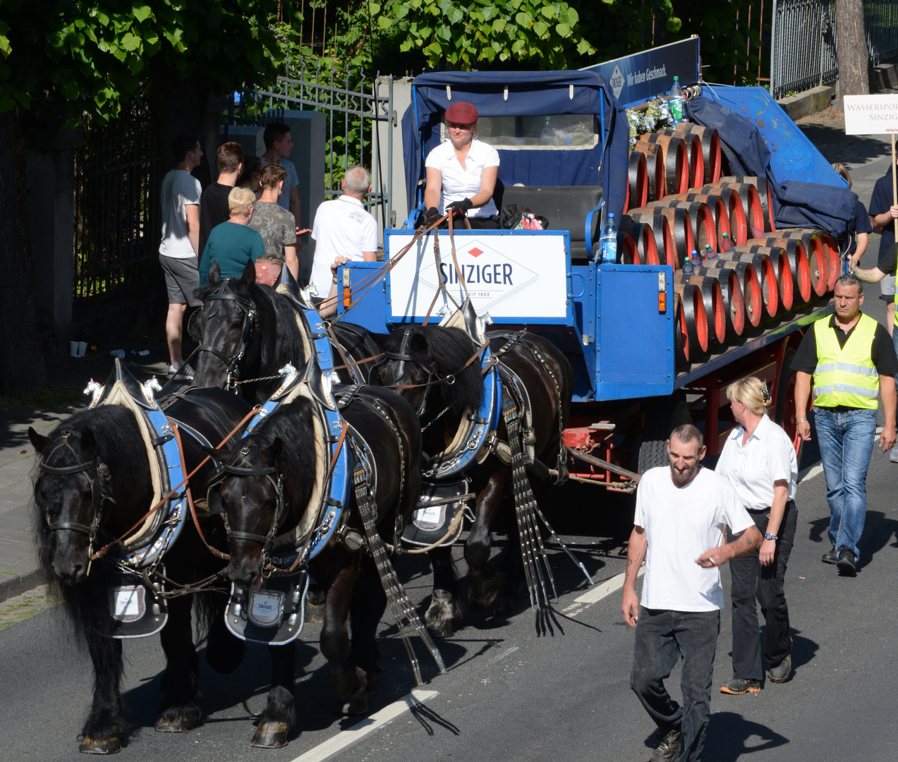 Festwagen der Sinziger Mineralbrunnen