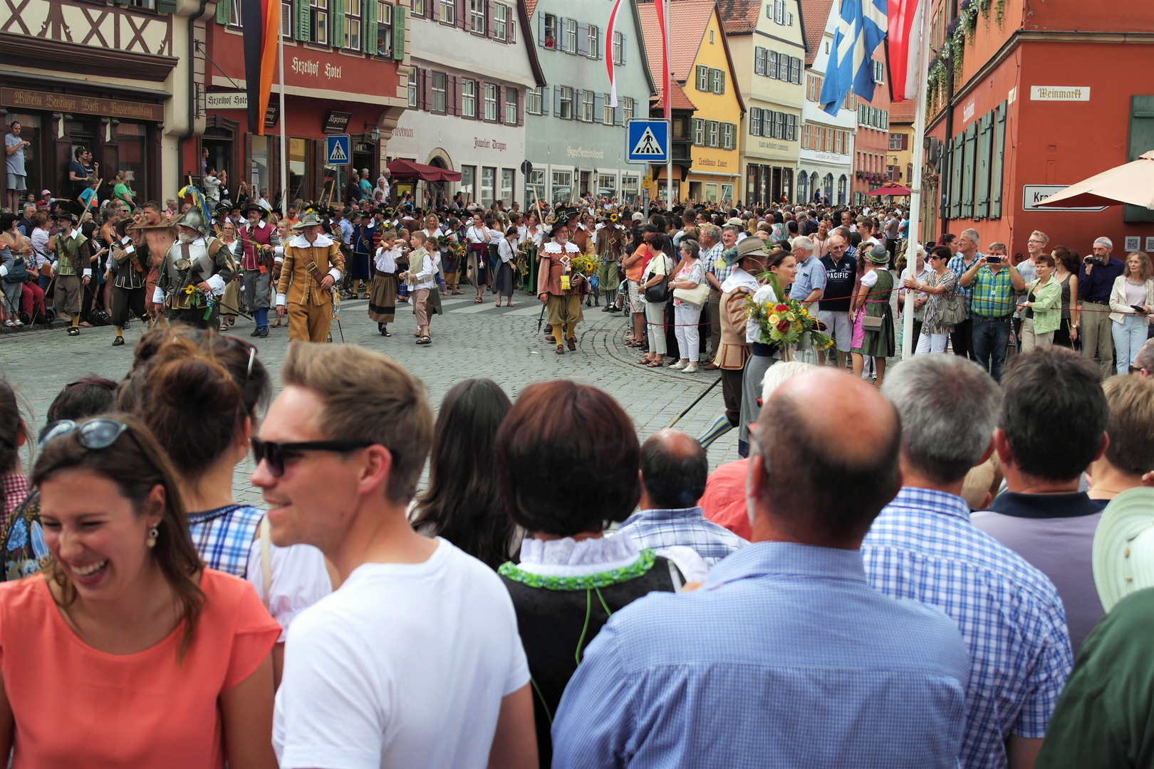 Festzug im Anmarsch