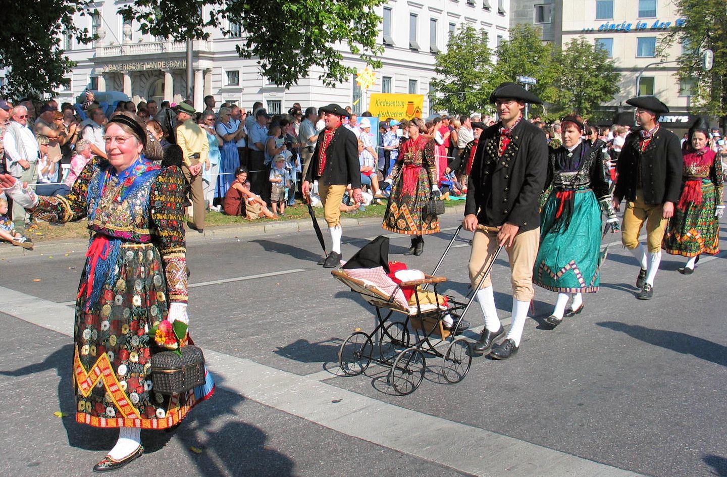 Festzug - Trachten aus Franken