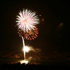 feu d'artifice sur le lac de Salagou