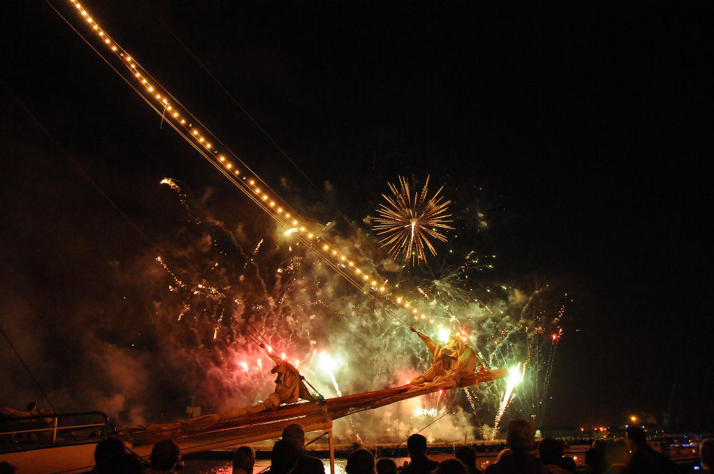 Feu d'Artifice sur voile de Bateau