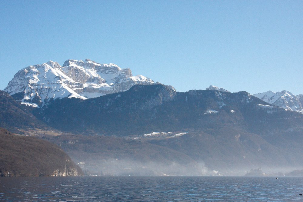 feu de bois sur le lac