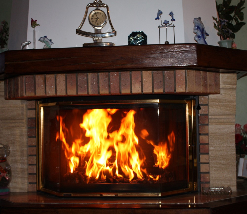 Feu de cheminée pour soirée d'hiver.......