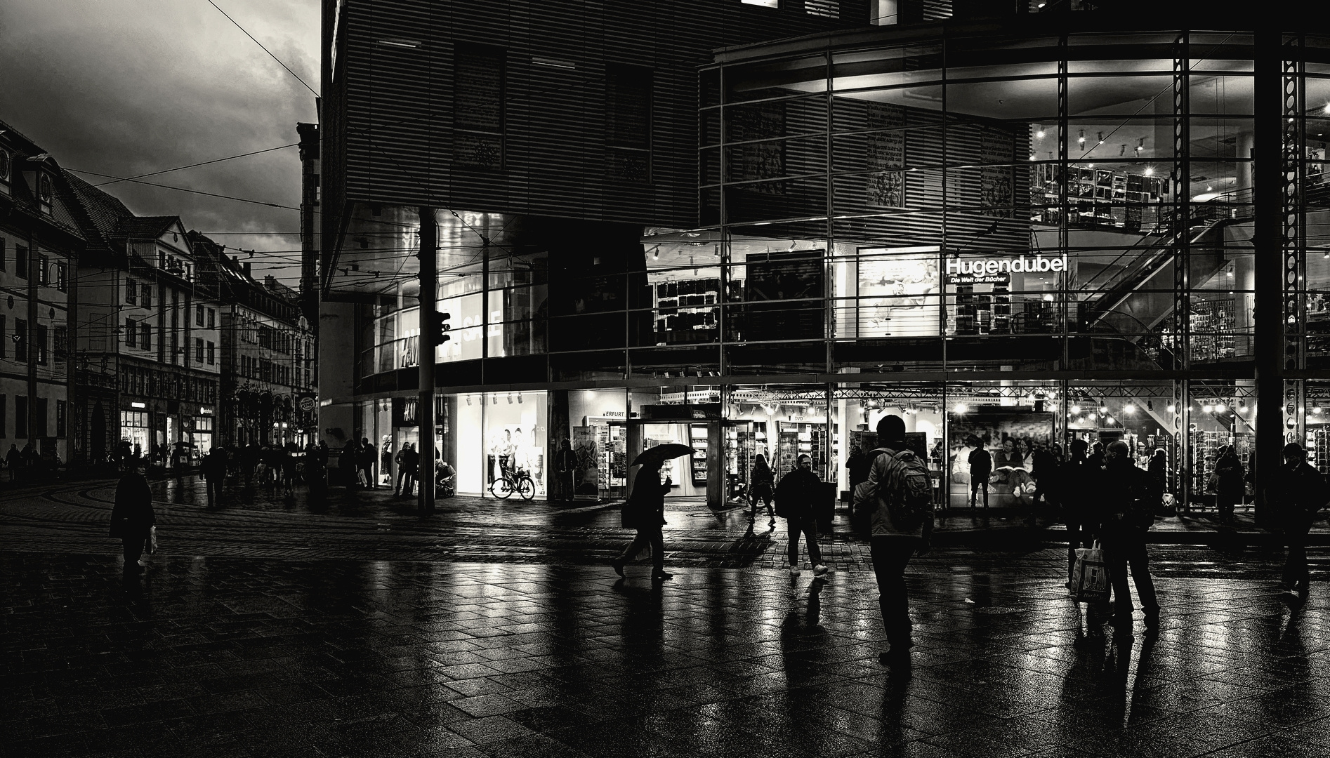 feucht und dunkel Foto & Bild streetfotografie mit menschen