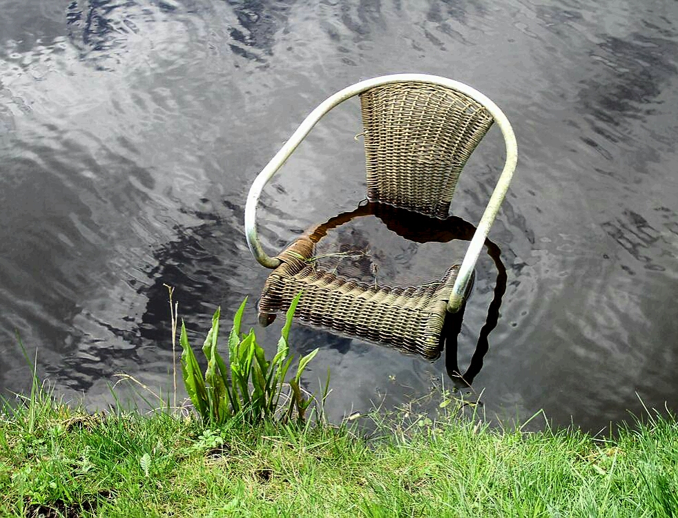 Feuchte Sitzgelegenheit Foto & Bild landschaft, bach, fluss & see