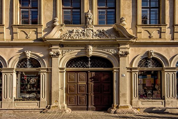 feudales Eingangsportal