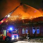 Feuer 6 Staffeln - Brand in GASAG Lagerhalle - Lankwitzer Straße - Berlin Mariendorf