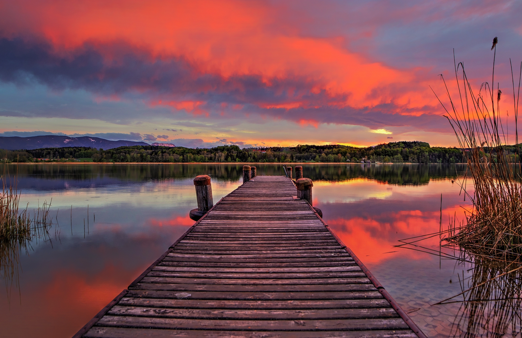 Feuer am Himmel und Wasser