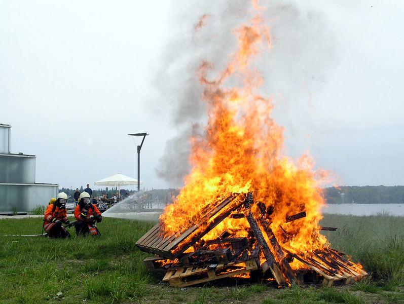 Feuer am See