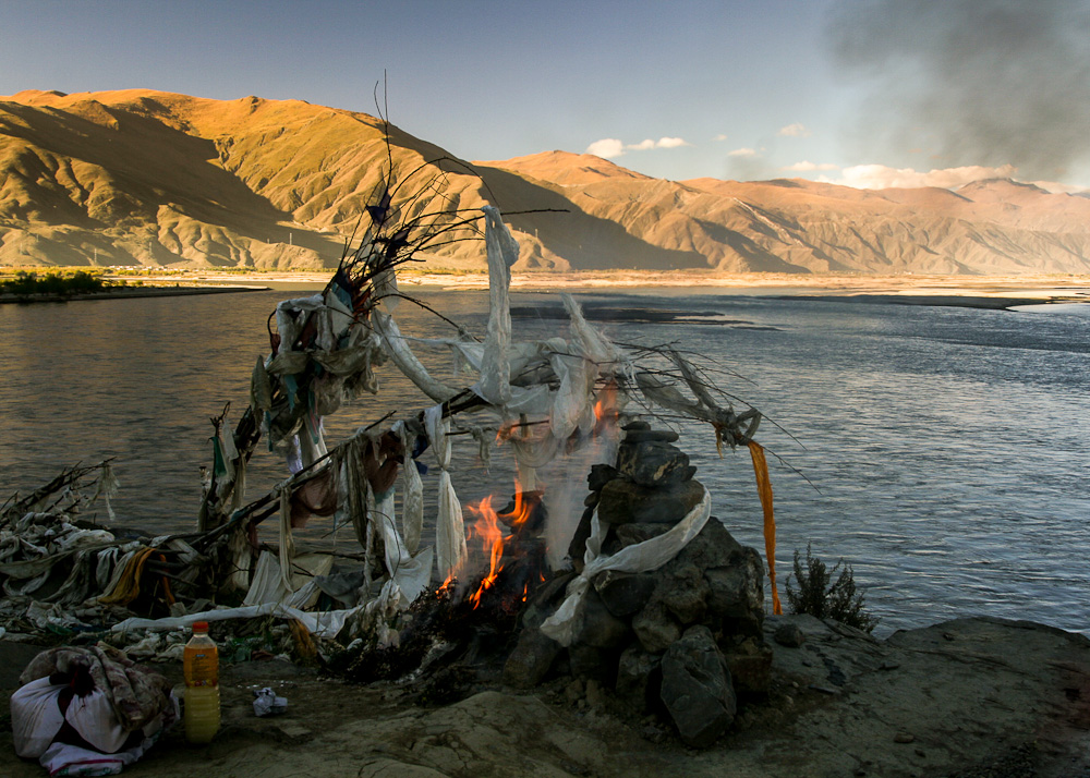 Feuer am Tsangpo