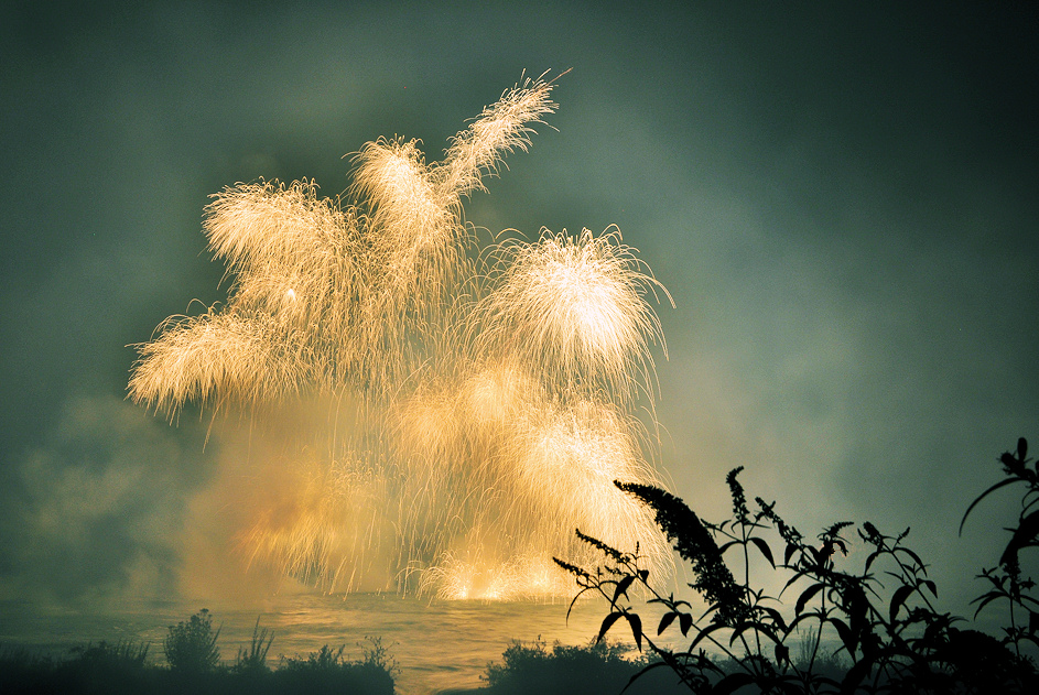 Feuer auf dem Rhein I