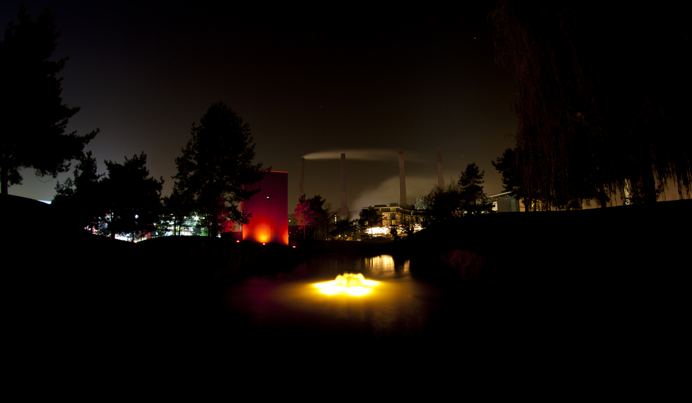 Feuer auf dem Wasser der Autostadt?