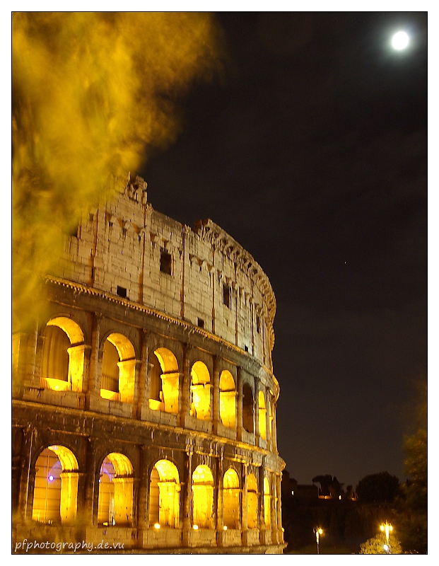 Feuer im Colosseo