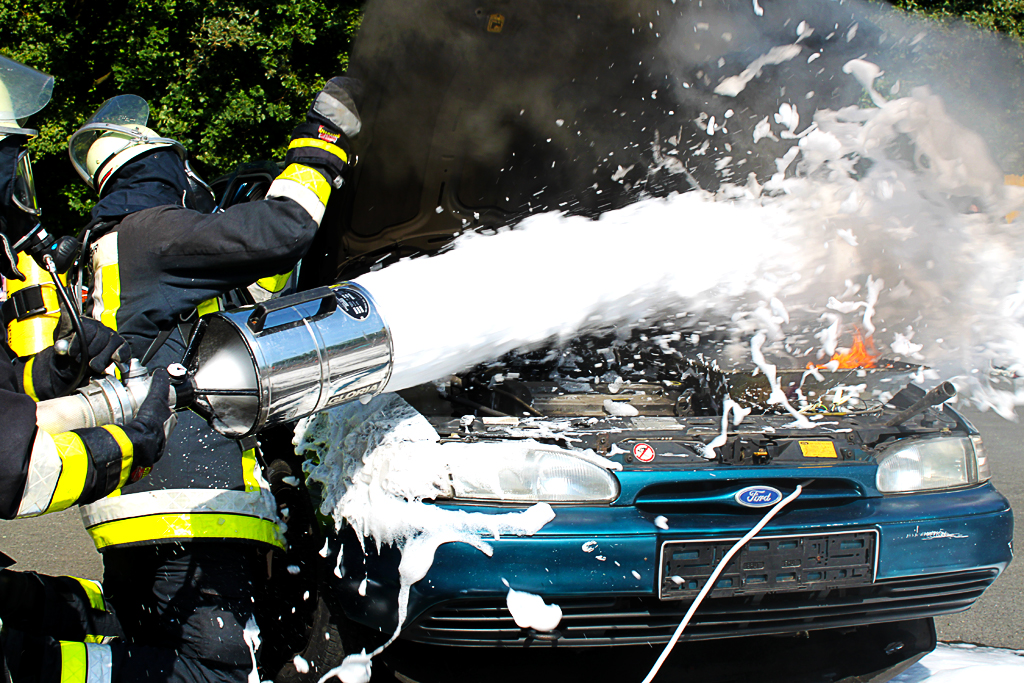 Feuer im Motorbereich unter Kontrolle....