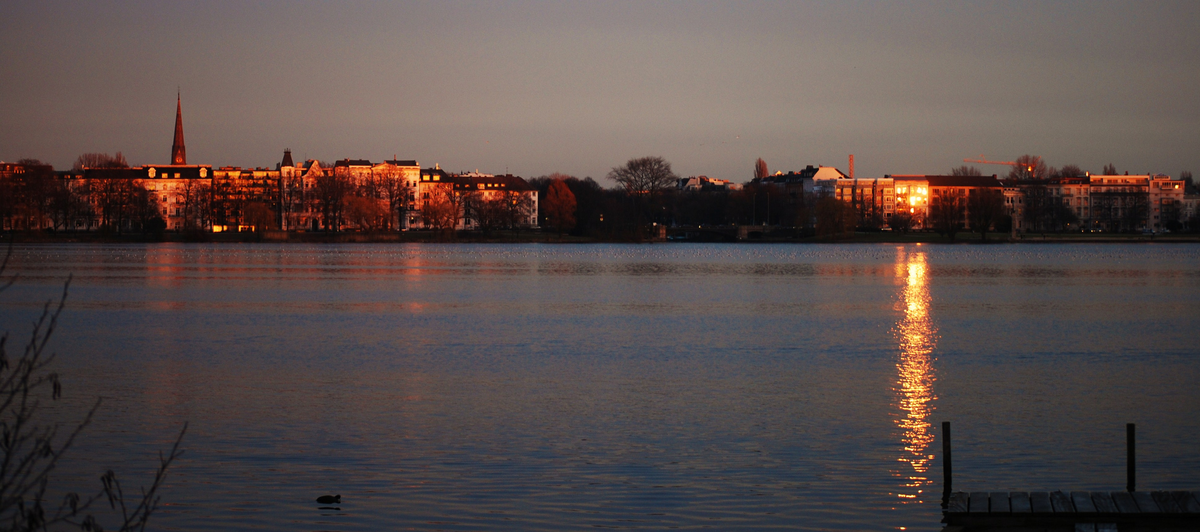 Feuer in den Fenstern der Alster