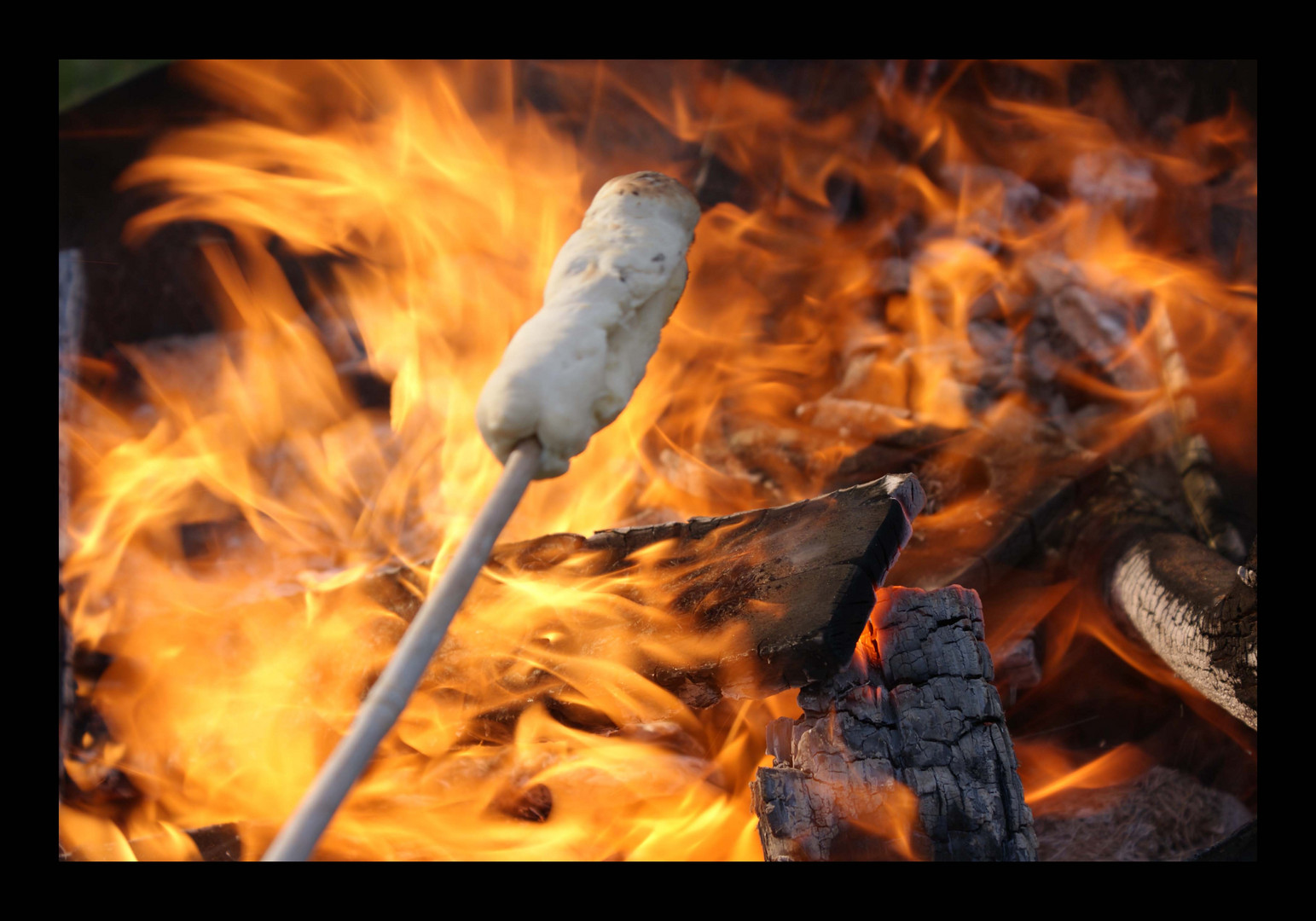 Feuer mit Stockbrot