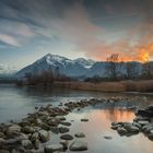 Feuer über den Bergen am Thunersee