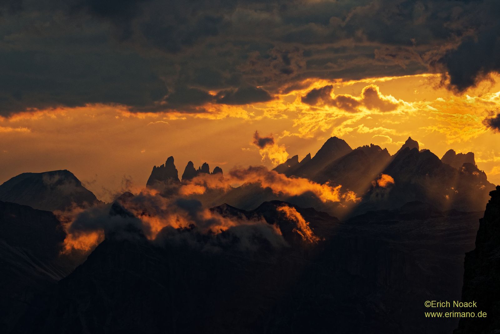 Feuer über den Dolomiten