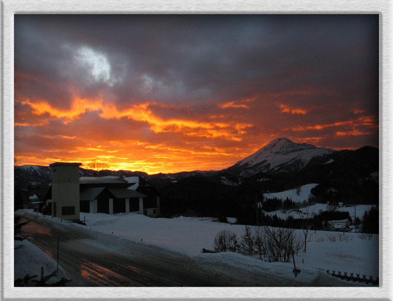 Feuer über Schnee