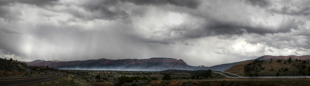 Feuer und Regen nahe dem Bryce Canyon