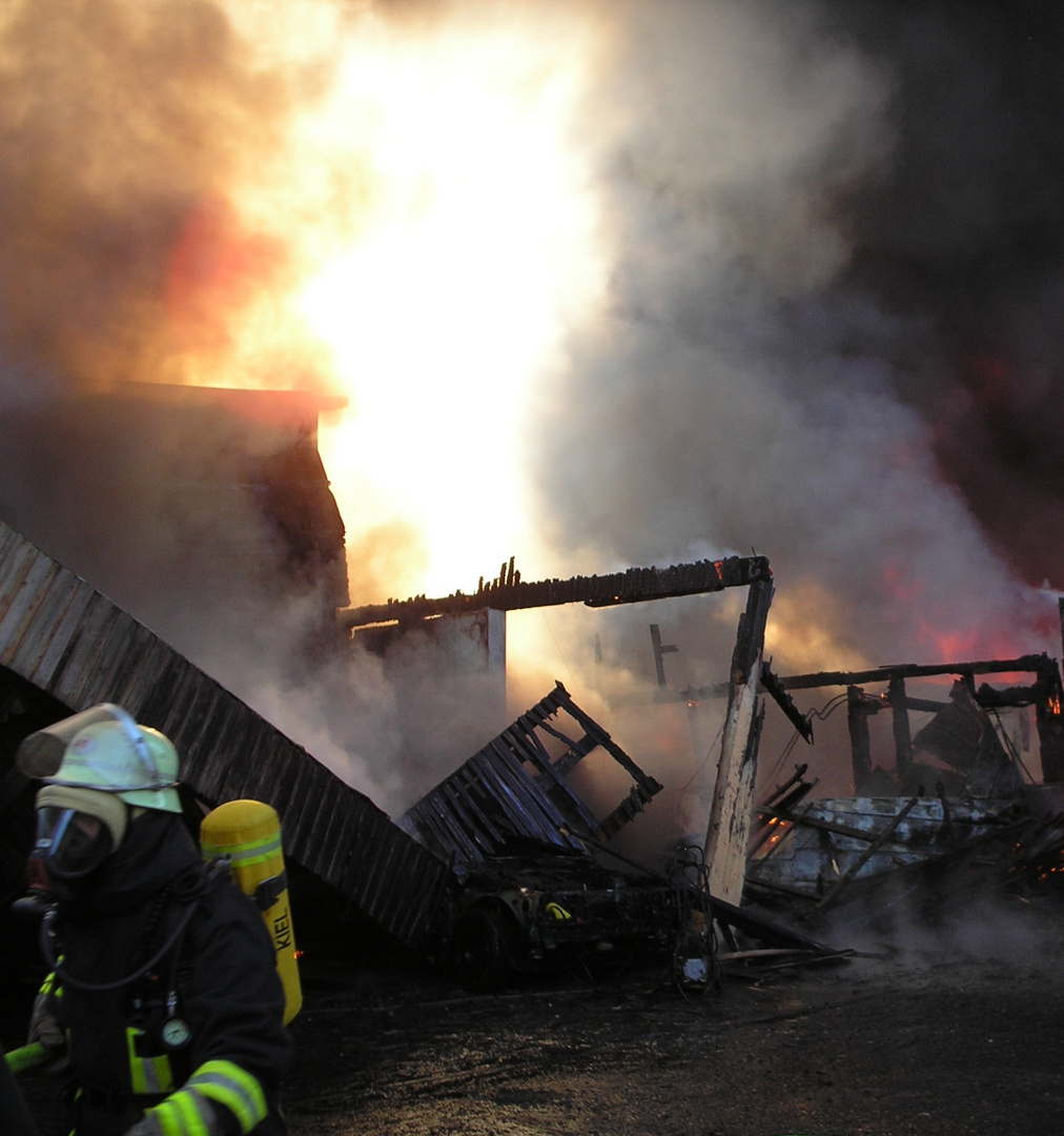 Feuer Wasser , Rauch & Kohle, Ein Brand in Kiel