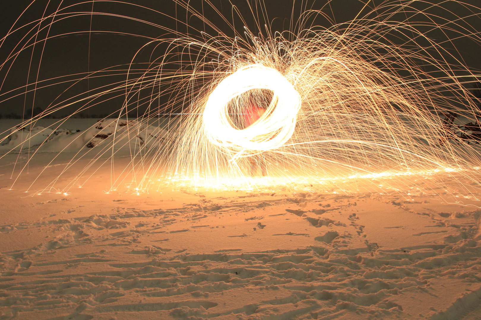 Feuerball im schnee.