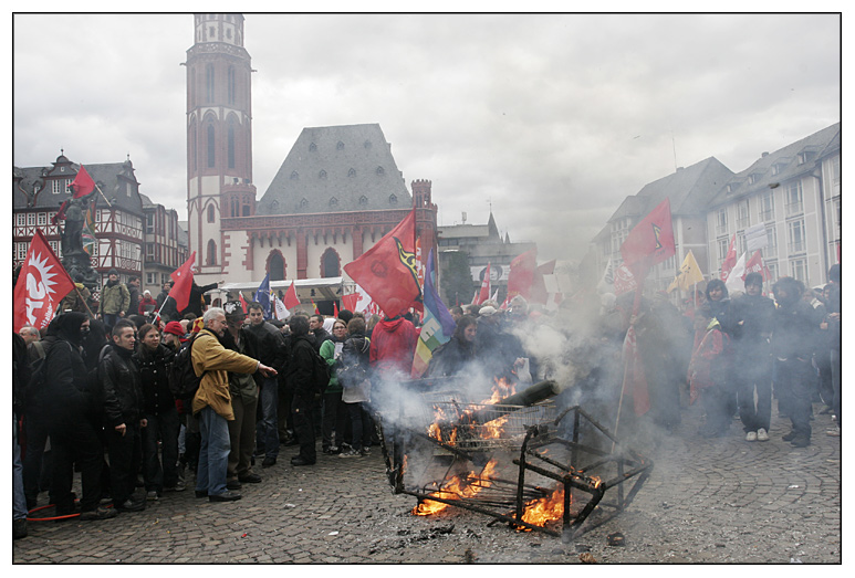 Feuerchen auf dem Römer - 28. März 2009: Demonstrationen zur Wirtschaftskrise