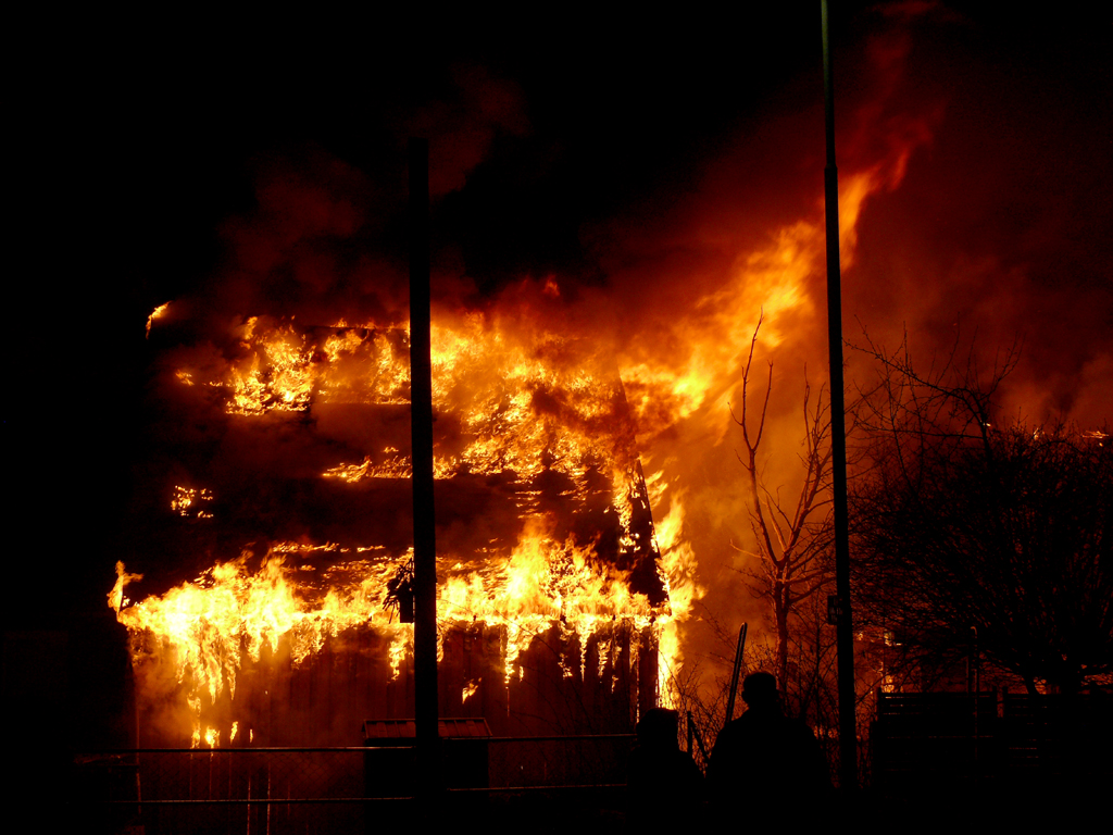 Feuer...Kraft der Zerstörung