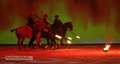 Feuerlanzennummer in der Abendshow der Cheval Passion