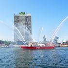 Feuerlöschboot in Travemünde zur Begrüßung der " Amadea"