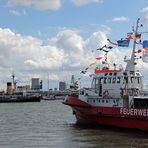 Feuerlöschboot trifft Eisbrecher Stettin -2-